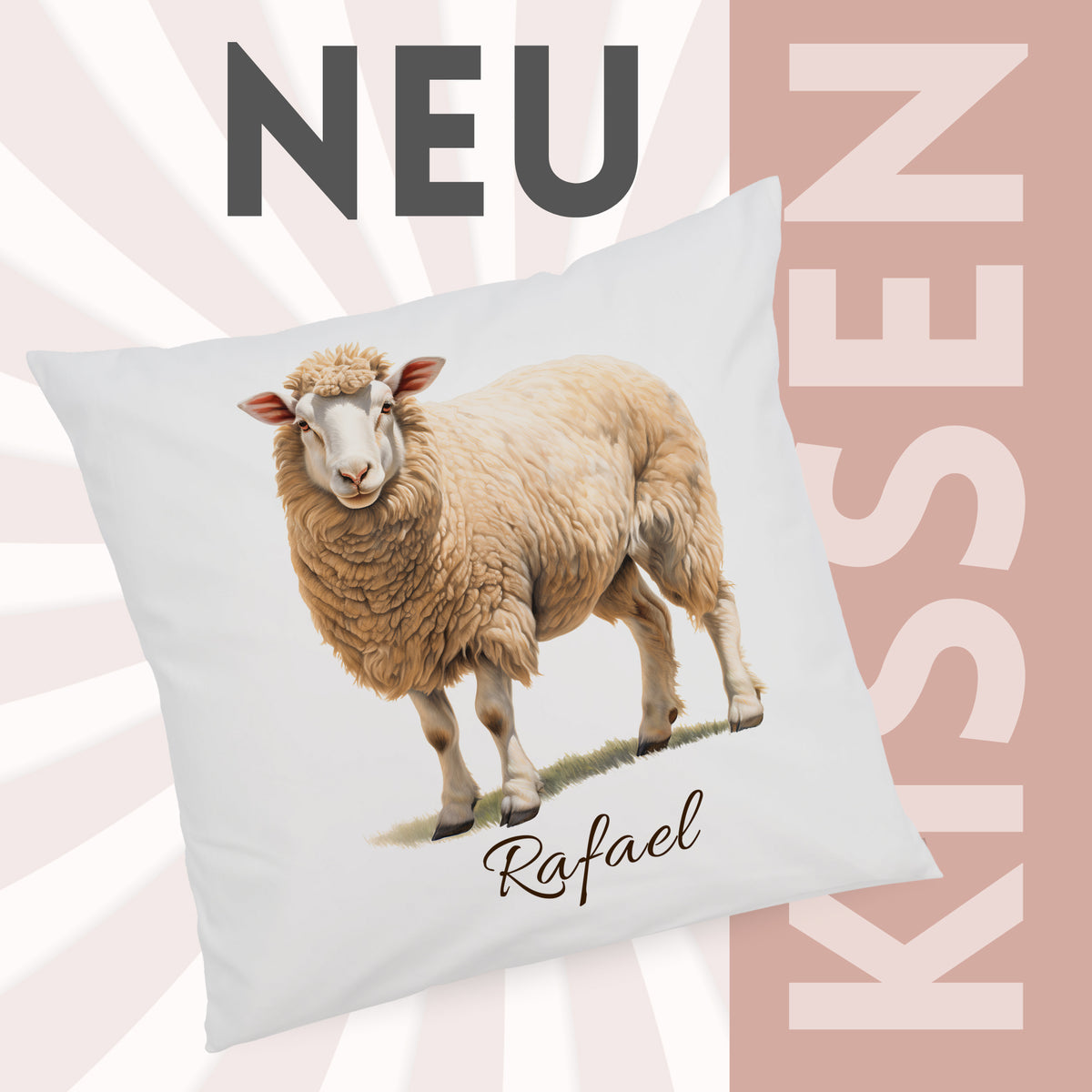 Kissenbezug mit Schafmotiv und Wunschname vor grafischem Hintergrund