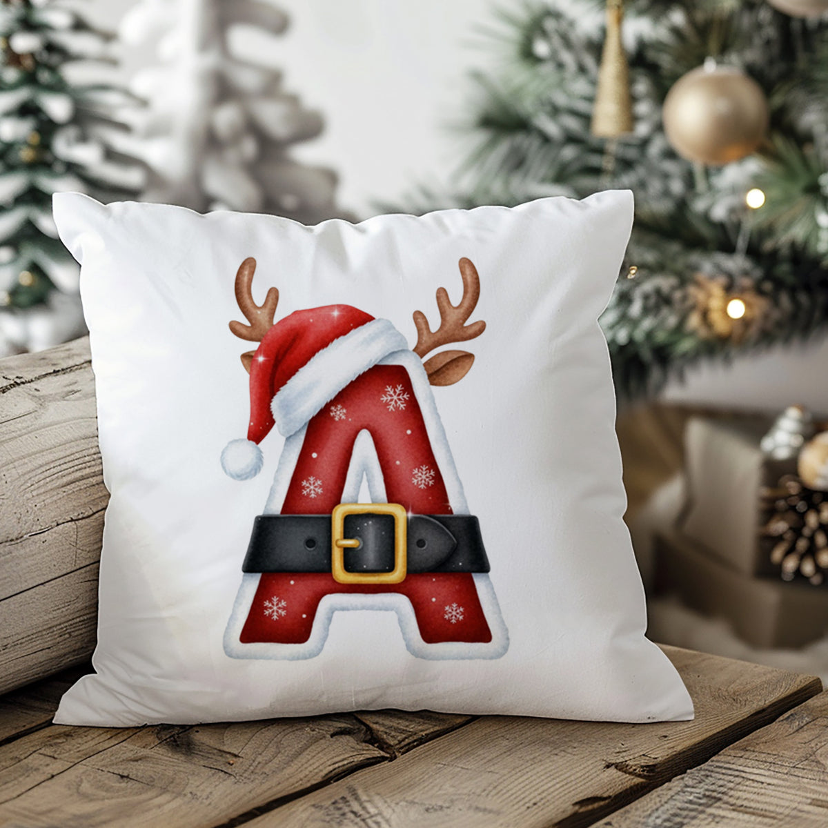 Kissen mit rotem Buchstaben A, Weihnachtsmütze und Geweih.