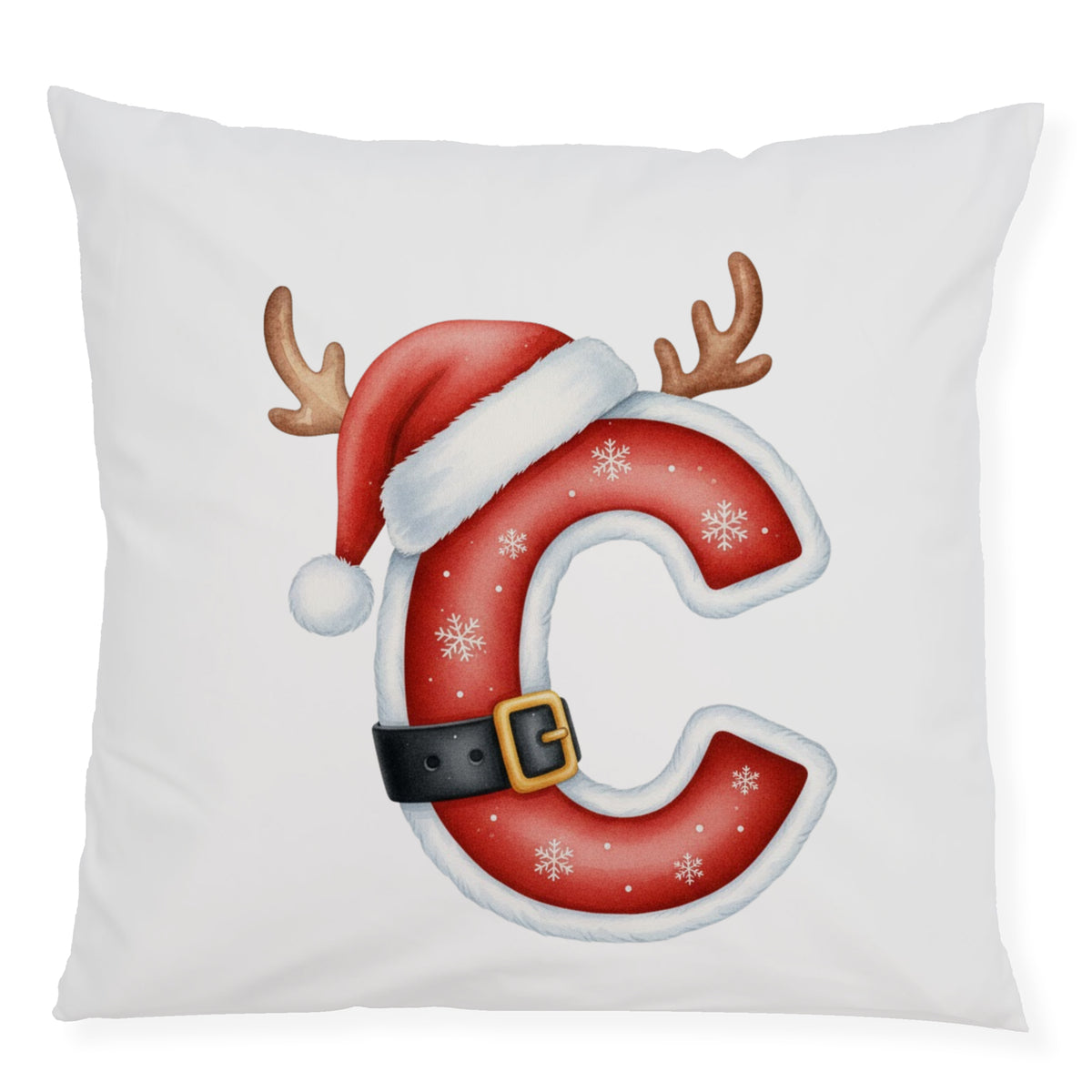 Weihnachtliches Kissen mit rotem „C“, Rentiergeweih und Mütze.