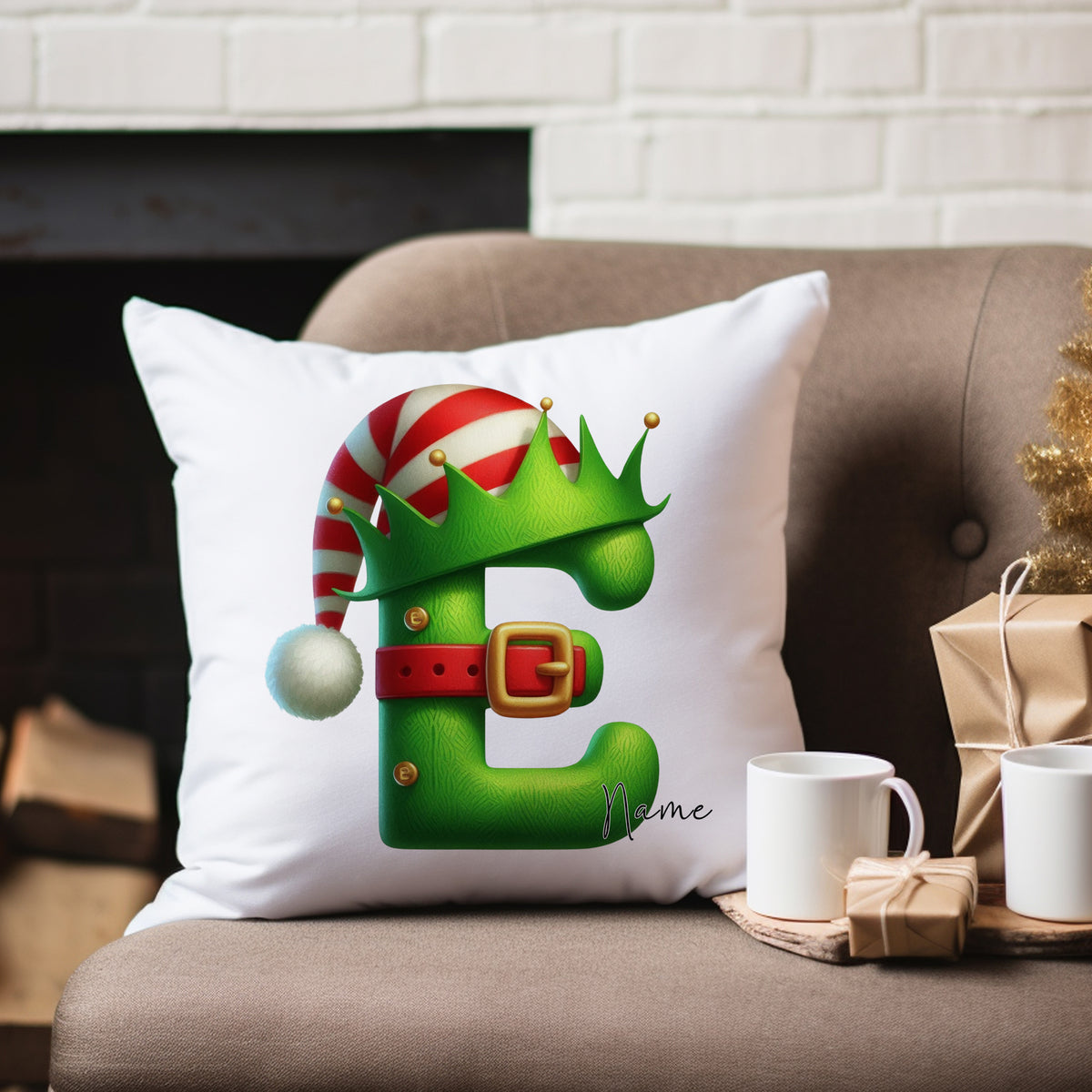 Grüner Kissenbezug mit Weihnachtsmotiv und personalisierbarem Namen.
