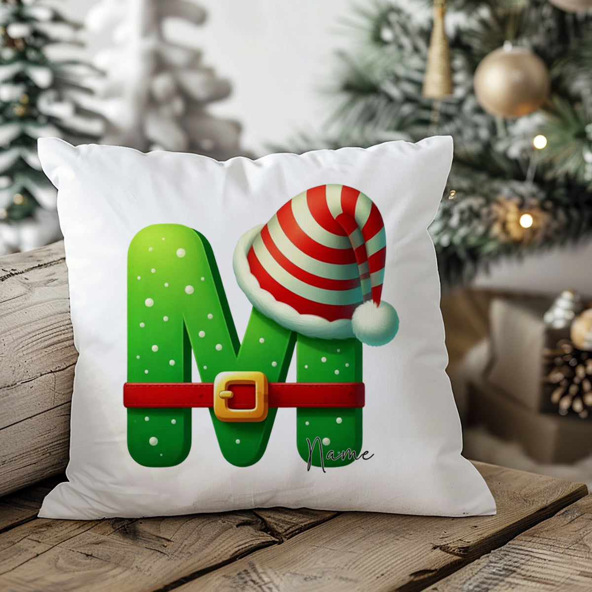 Grüner Kissenbezug mit Weihnachtsmütze und Buchstaben M.
