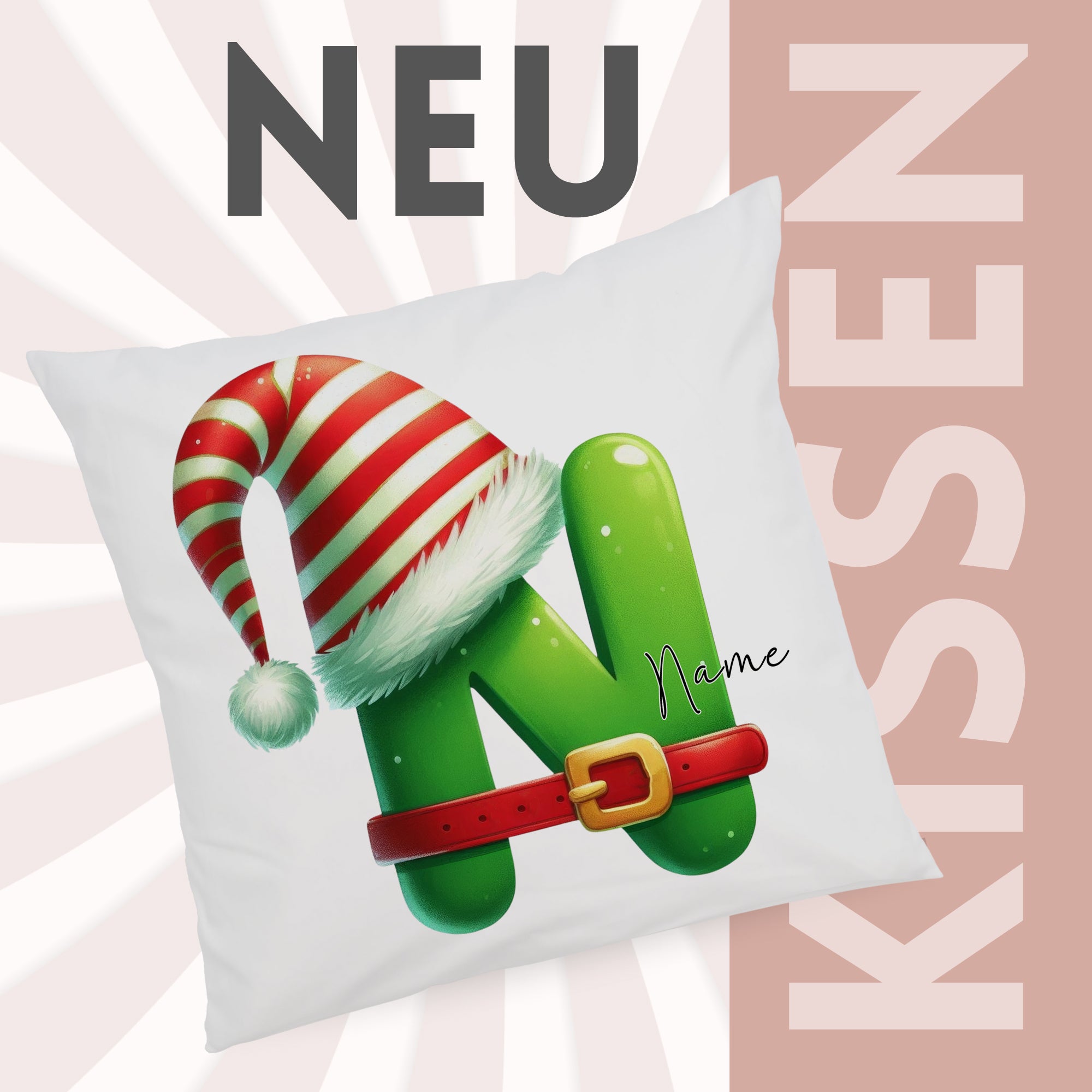 Weißes Kissen mit grüner Buchstaben "N" und Weihnachtsmütze.