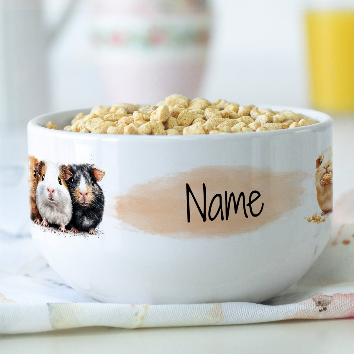 Müslischale mit Meerschweinchen-Motiv und Wunschname, gefüllt mit Müsli