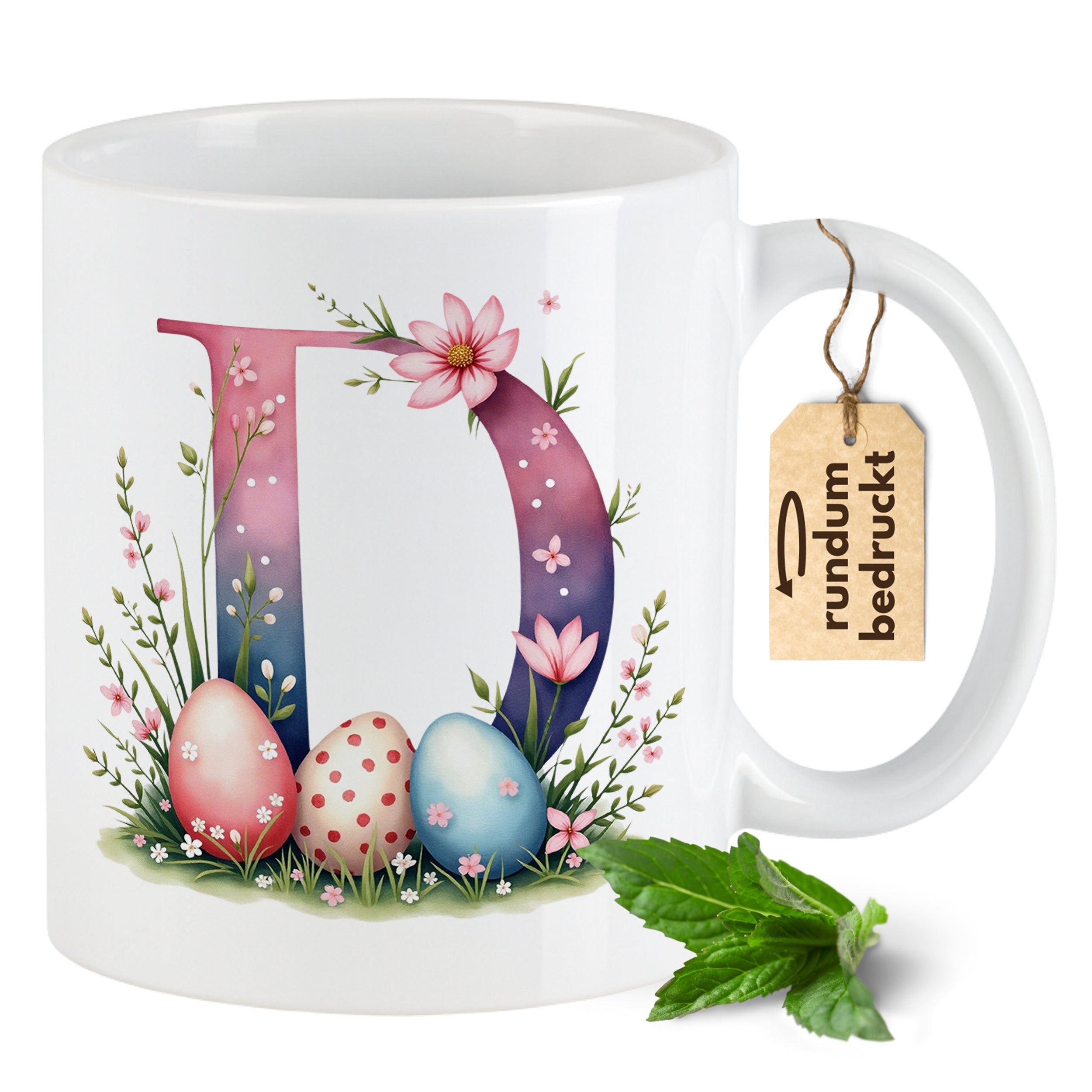 Tasse mit buntem Buchstaben, Ostereiern und Blumenmotiv.