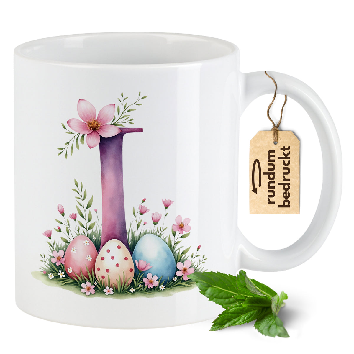 Weiße Tasse mit lila Buchstabe und bunten Ostereiern.