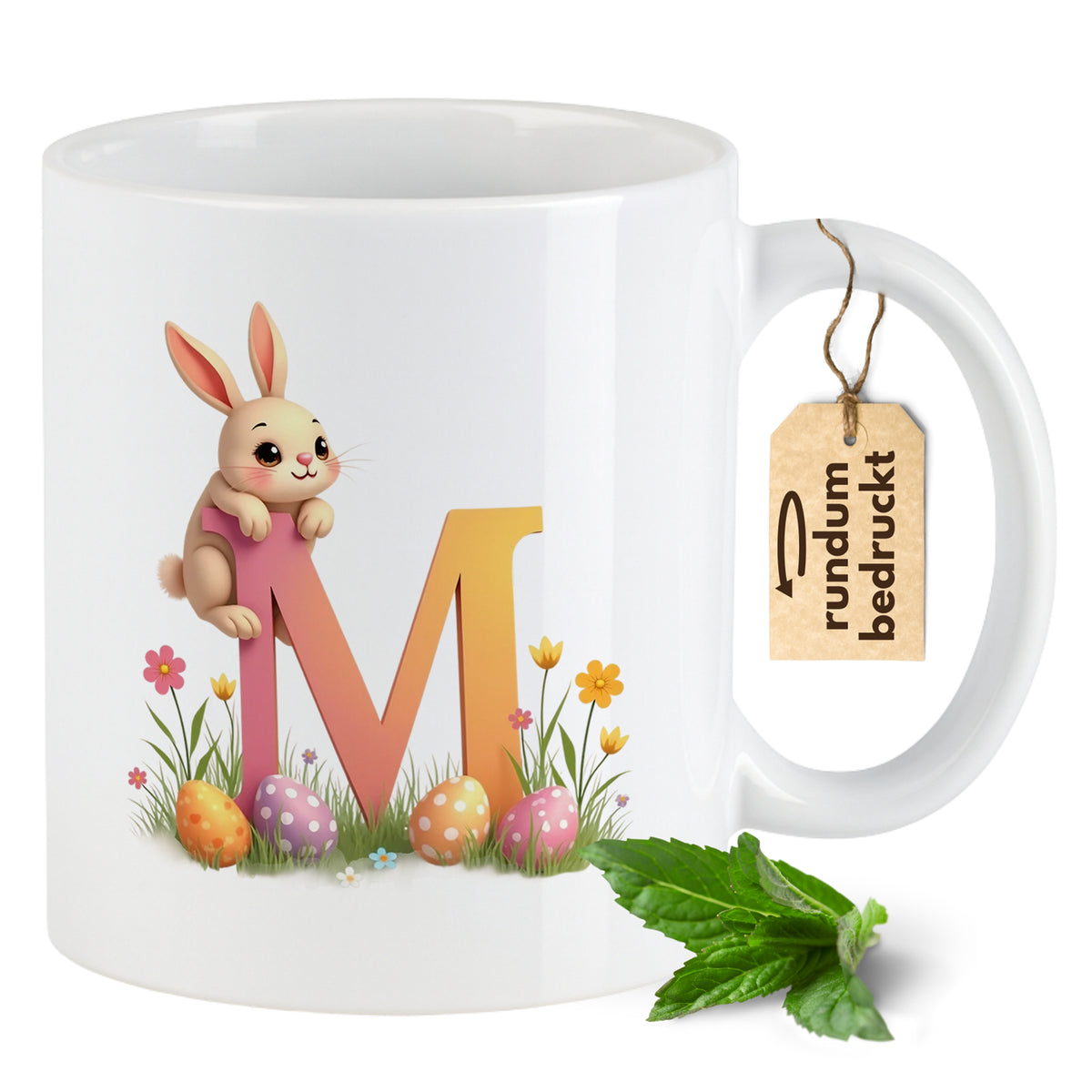 Kaffeetasse mit buntem Hasen und Ostereiern.