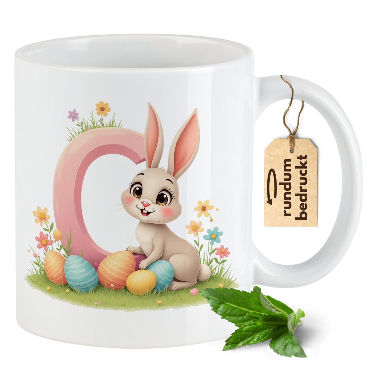 Kaffeetasse mit niedlichem Hasen und bunten Ostereiern.