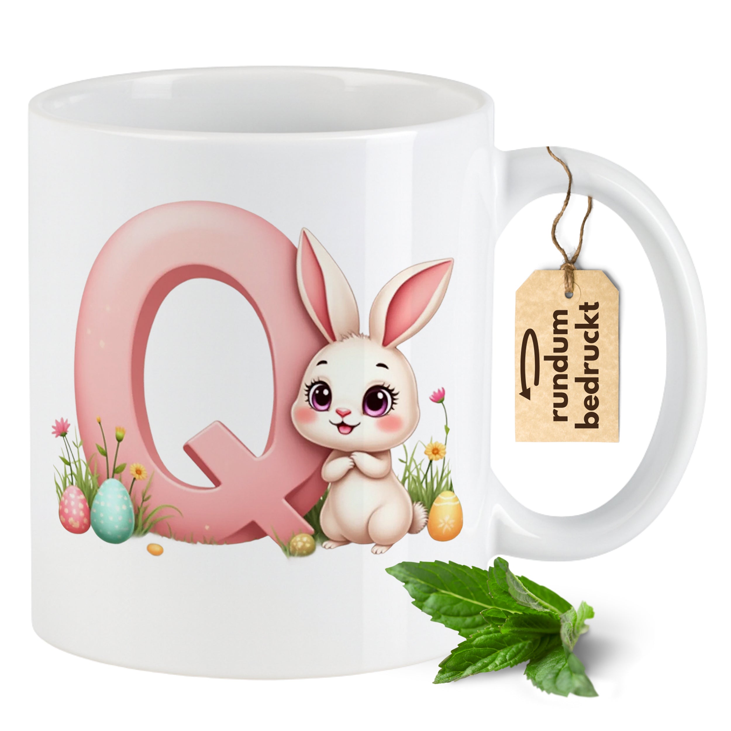 Tasse mit rosa Q und niedlichem Hasenmotiv.