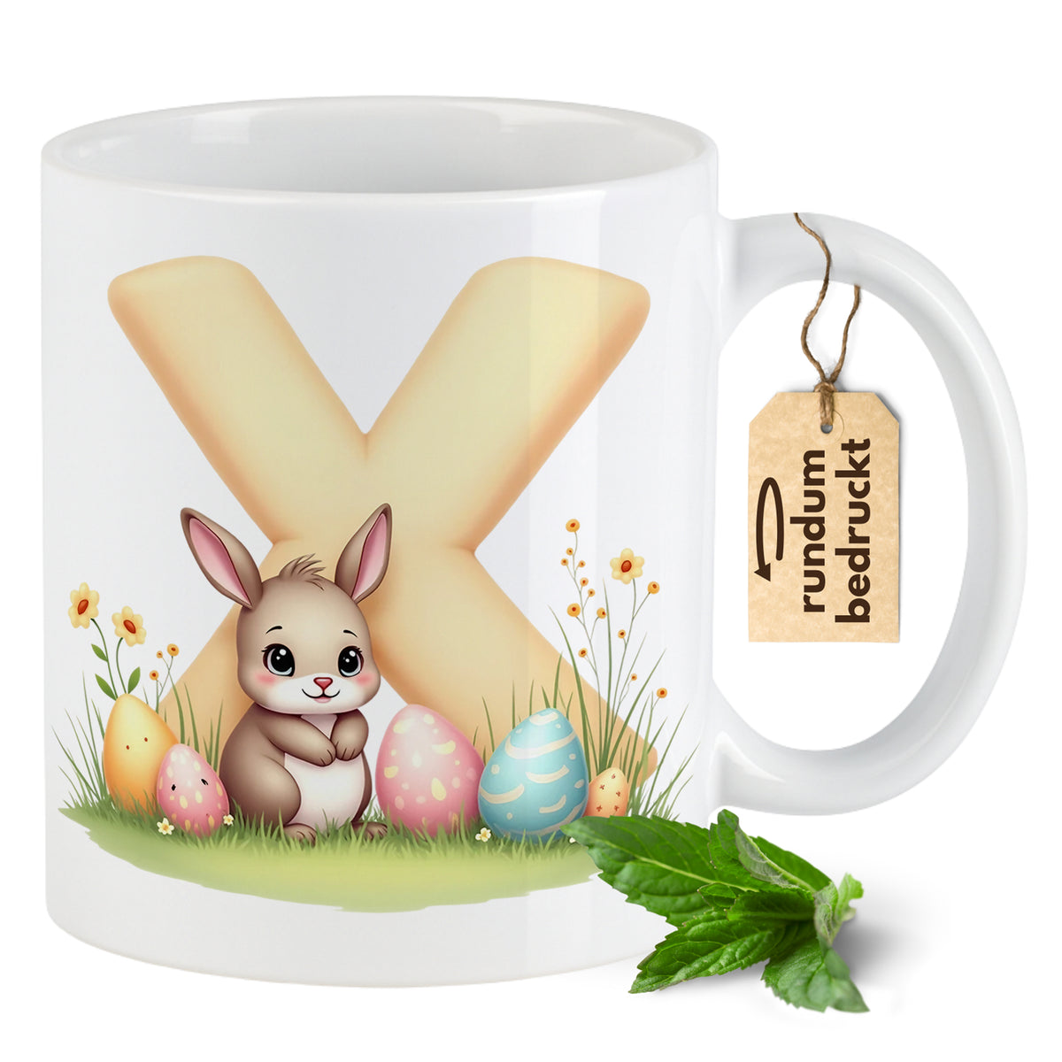 Kaffeetasse mit niedlichem Hasen und bunten Ostereiern.
