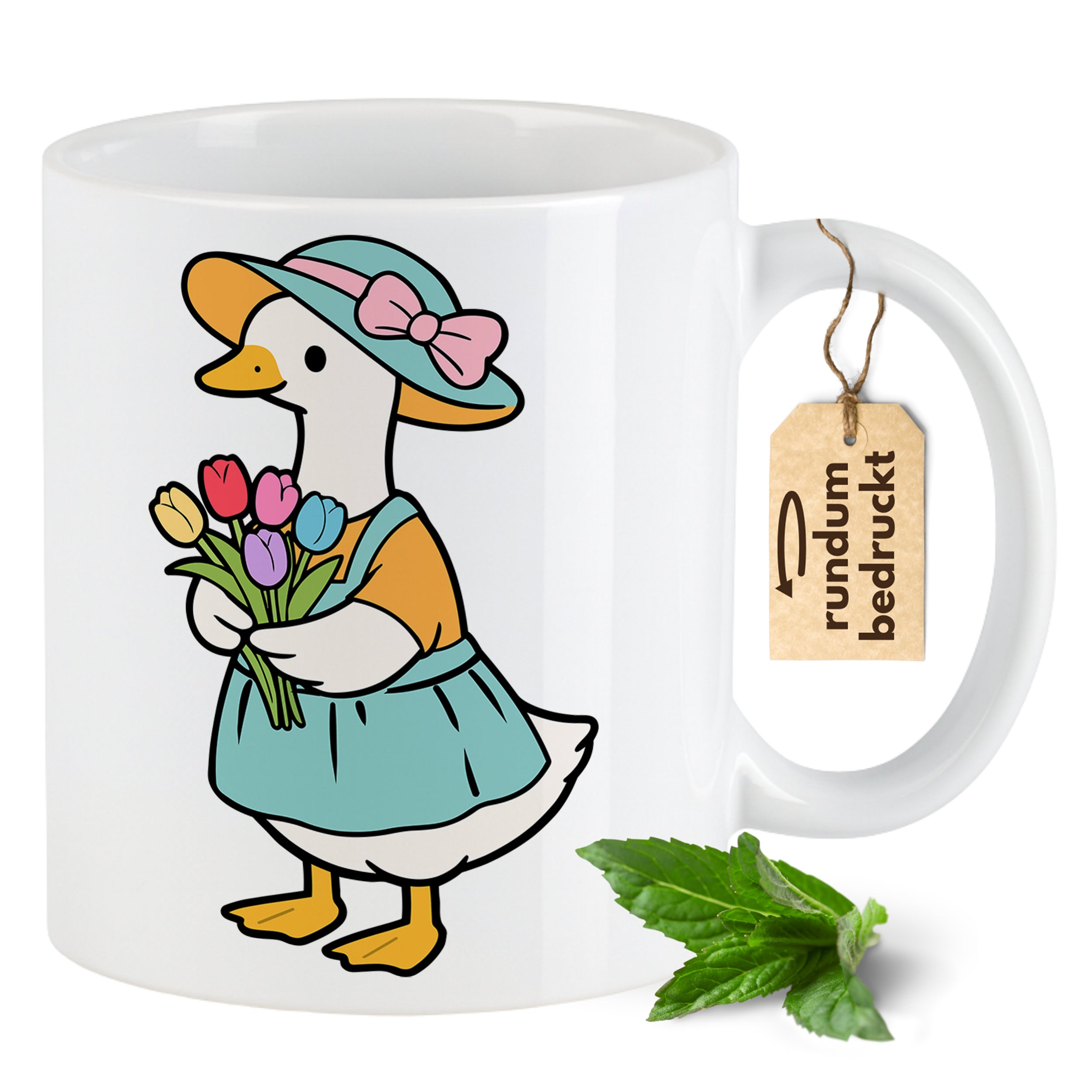 Tasse mit einer Ente in Kleid und Hut, Blumenstrauß.