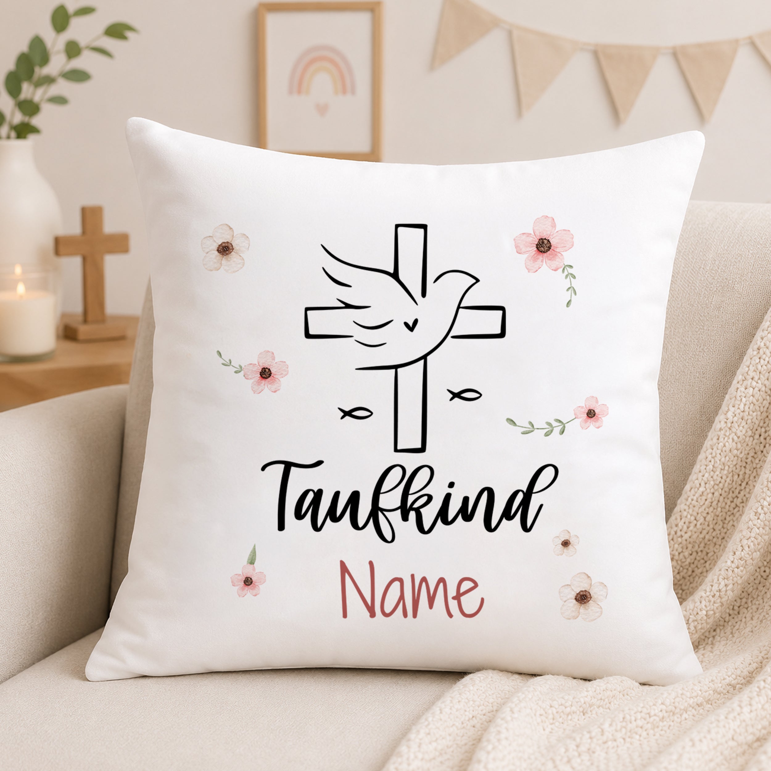 Kissen mit Kreuz, Taube und Blüten, personalisierbar.