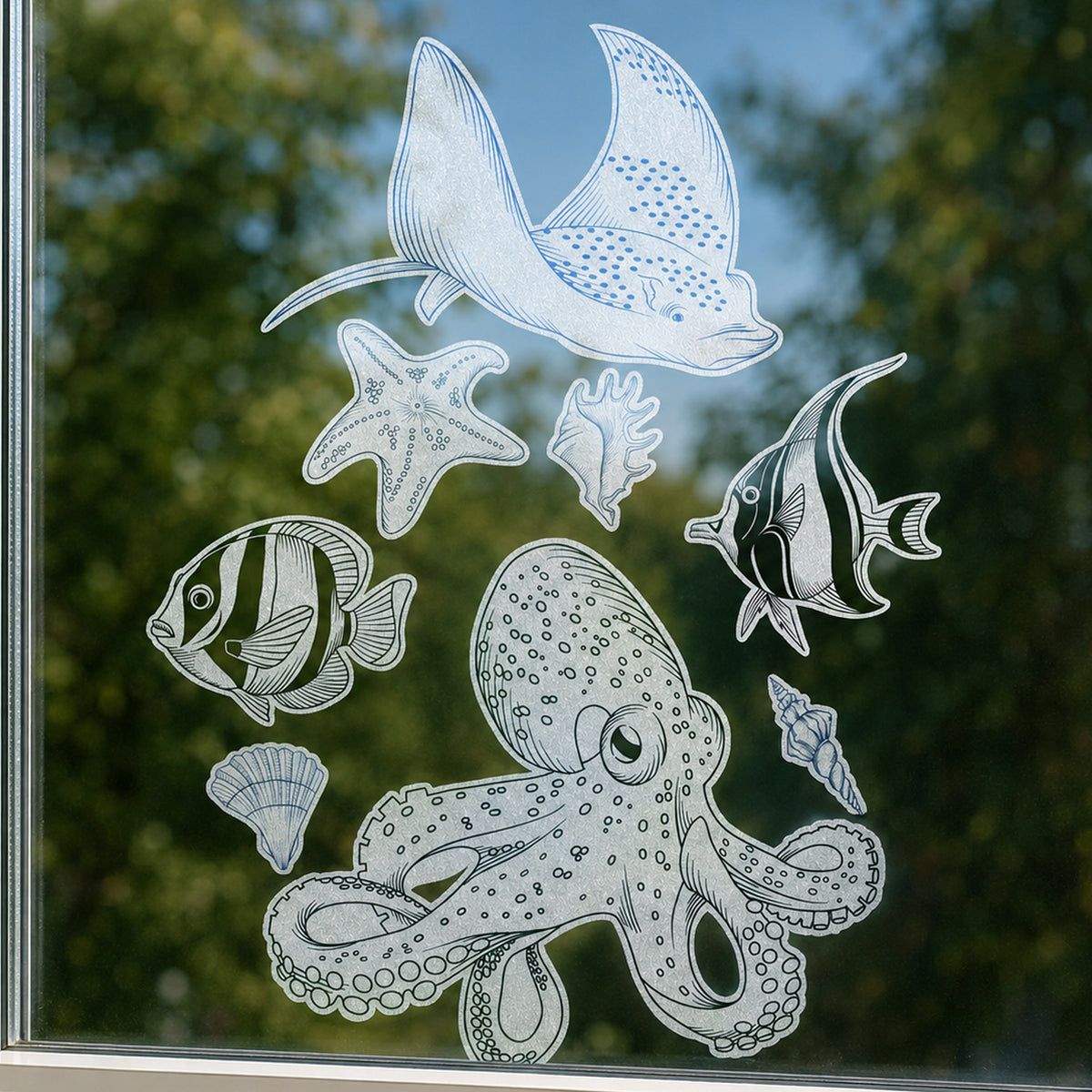 Meereslebewesen-Fensteraufkleber in Weiß: Oktopus, Fische, Seestern.