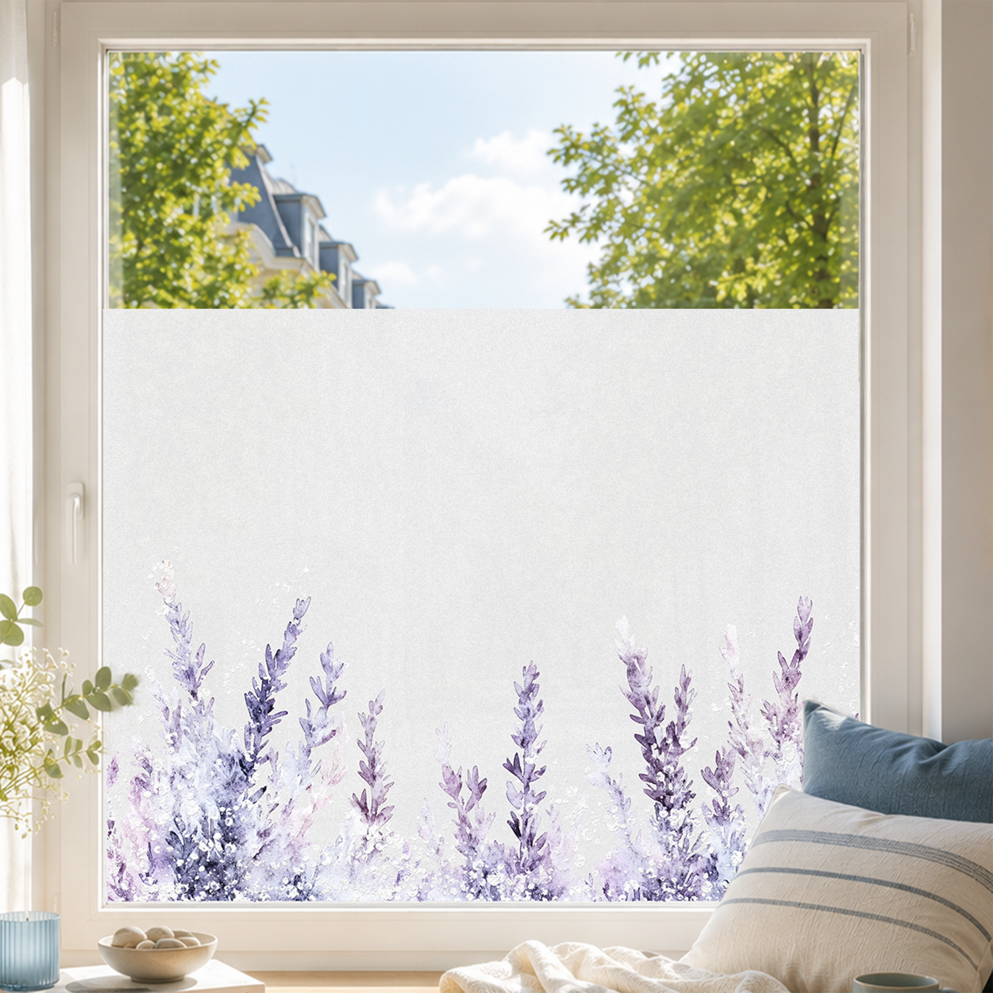 Lavendel-Fensterfolie in lila und weiß mit Pflanzenmotiv.