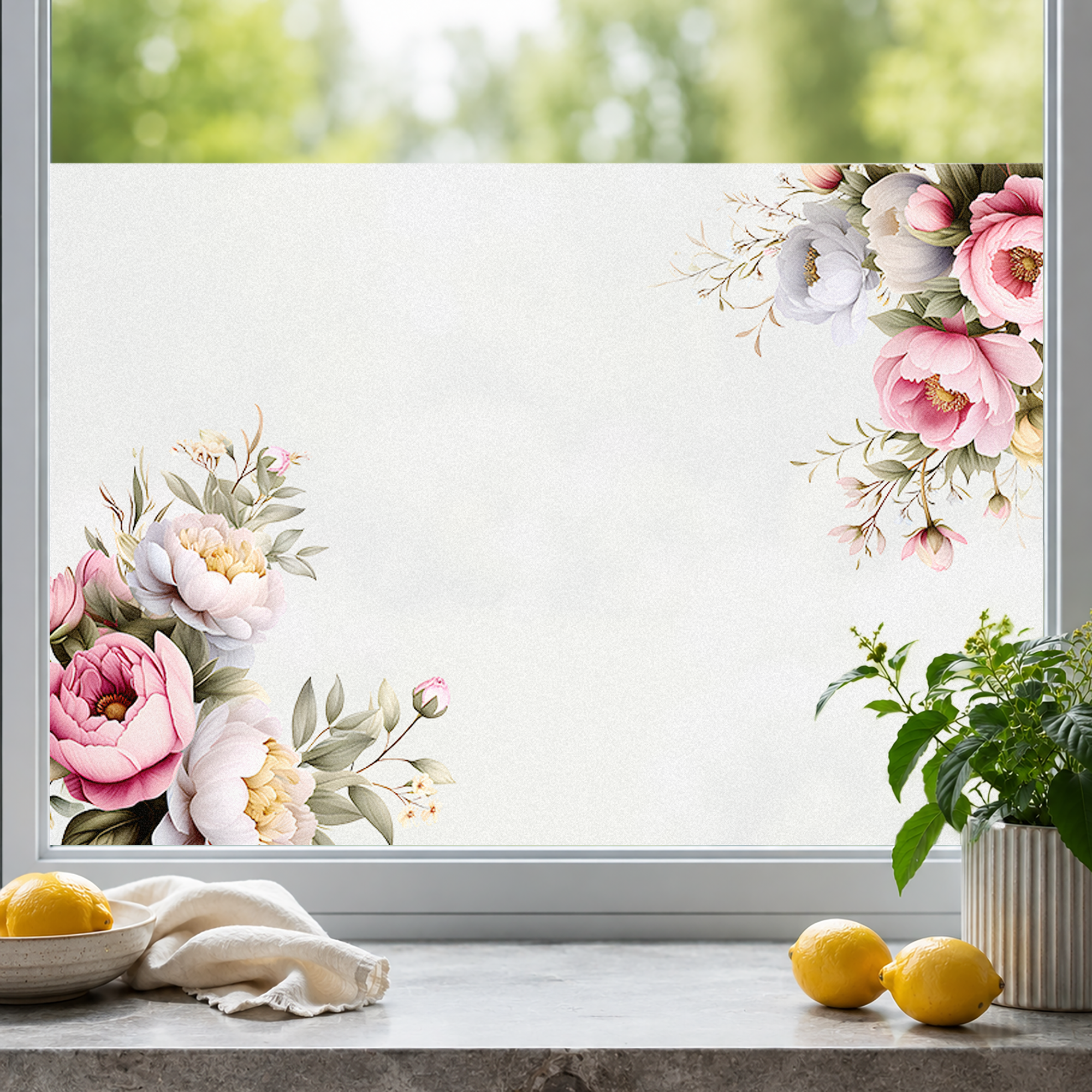 Blumenmuster in Rosa, Weiß und Grün auf Fenster.