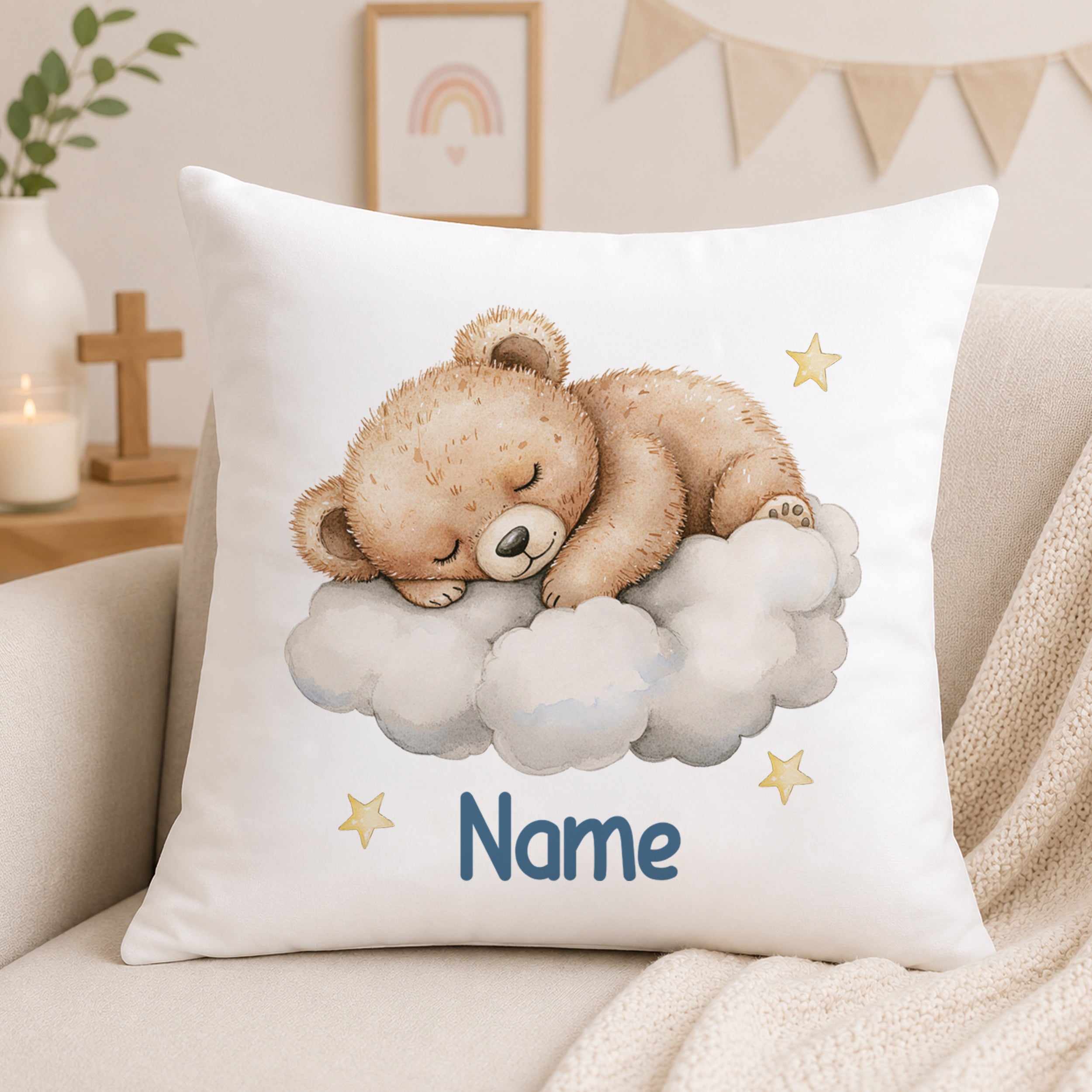 Kissen mit schlafendem Bären auf Wolke, personalisierbar.