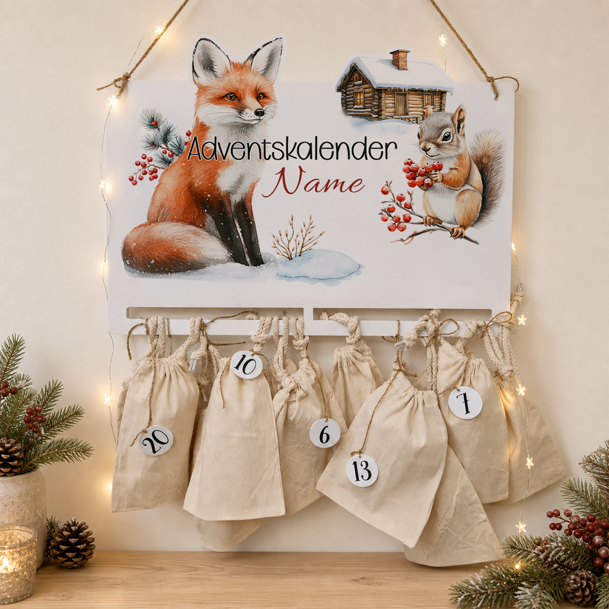 Personalisierter Adventskalender mit Fuchs, Eichhörnchen, Zahlenanhängern und Baumwollbeuteln