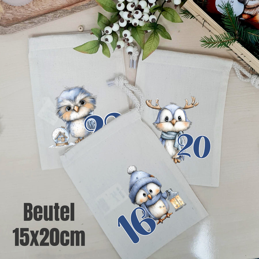 Bedruckte Adventskalender-Beutel mit blau-weißen Wintereulen und Zahlen