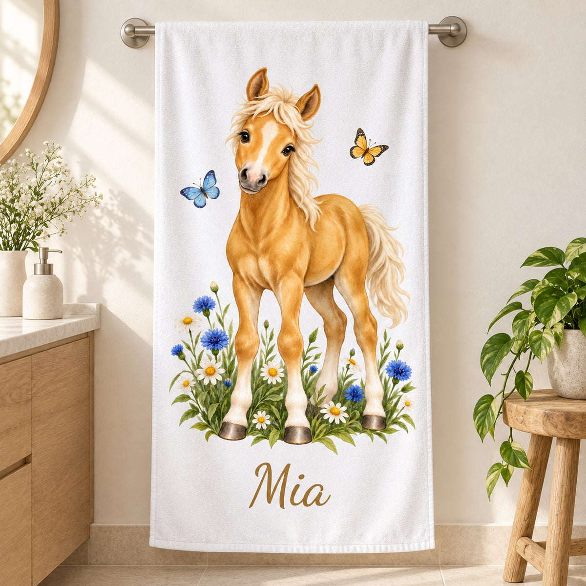Handtuch mit Kleines Wiesenpony und Wunschname – Produktansicht 8