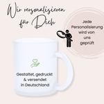 Personalisierbare, transparente Tasse mit grünem Herz-Design.