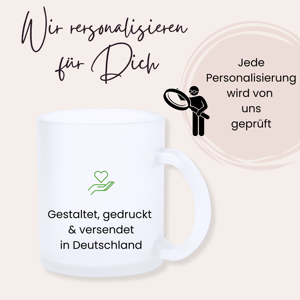 Personalisierbare, transparente Tasse mit grünem Herz-Design.