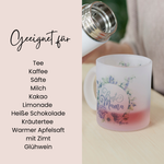 Becher mit floralem Design, geeignet für verschiedene Getränke.