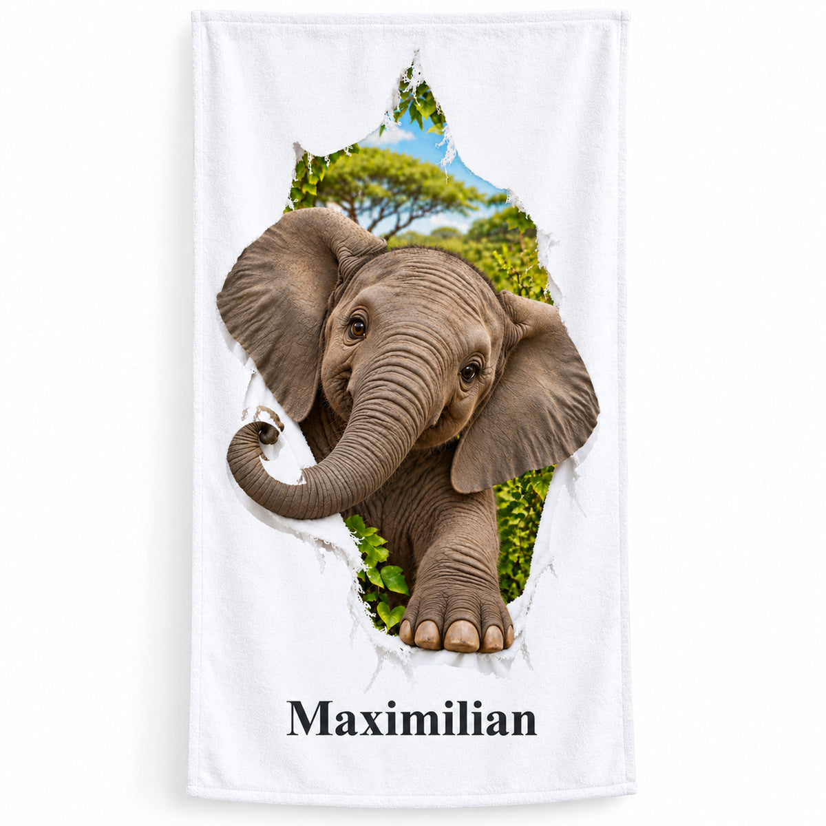 Weißes personalisiertes Handtuch mit Elefant-Motiv in Stoffriss-Optik auf weißem Hintergrund