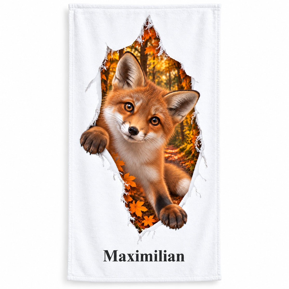 Weißes personalisiertes Handtuch mit Fuchs-Motiv in Stoffriss-Optik auf weißem Hintergrund