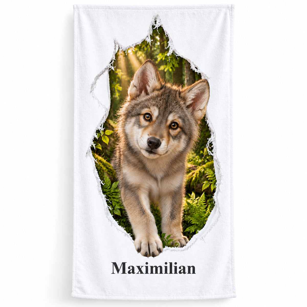Weißes personalisiertes Handtuch mit Wolf-Motiv in Stoffriss-Optik auf weißem Hintergrund