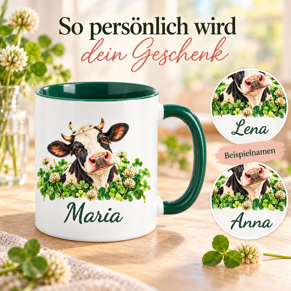 Kuh-Tasse mit schwarz-weißer Kuh zwischen Kleeblättern und Blüten und Wunschname mit zwei runden Detailausschnitten weiterer Beispielnamen