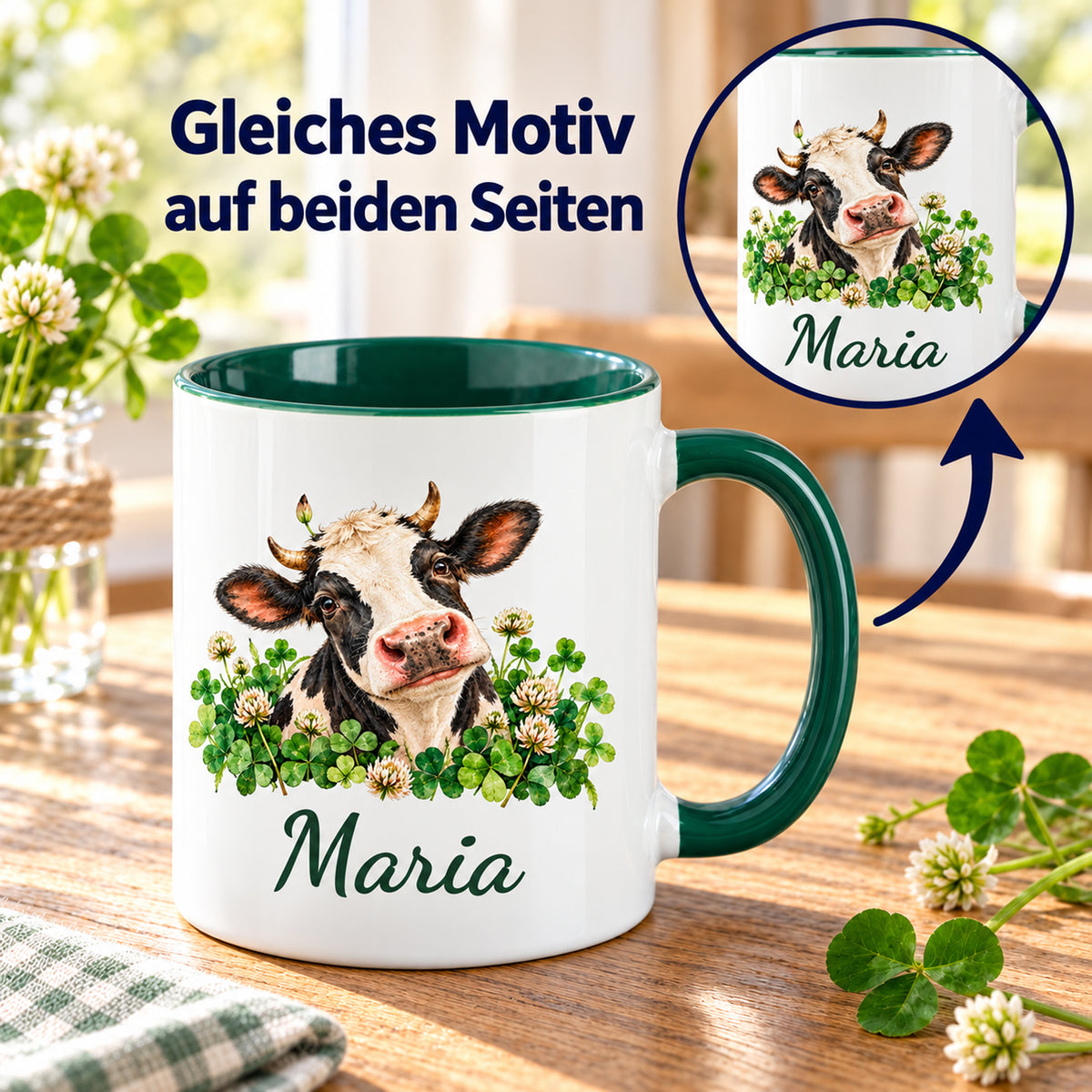 Kuh-Tasse mit schwarz-weißer Kuh zwischen Kleeblättern und Blüten und Wunschname mit Pfeil und Detailausschnitt für das gleiche Motiv auf beiden Seiten