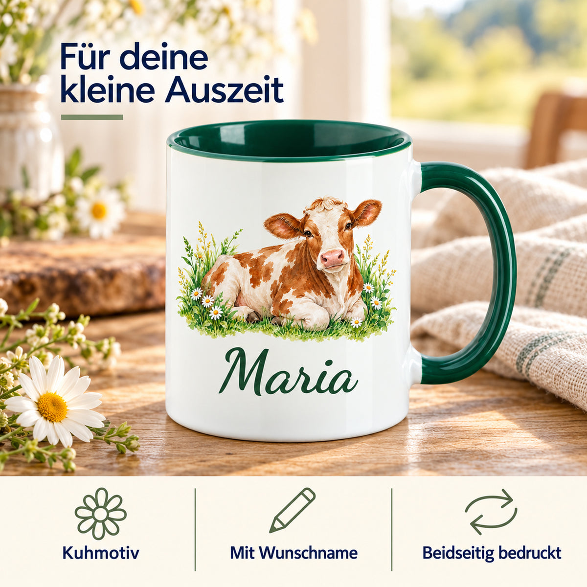 Kuh-Tasse mit ruhender braun-weißer Kuh mit Gänseblümchen und Wunschname; Infografik zu Kuhmotiv, Wunschname und beidseitigem Druck
