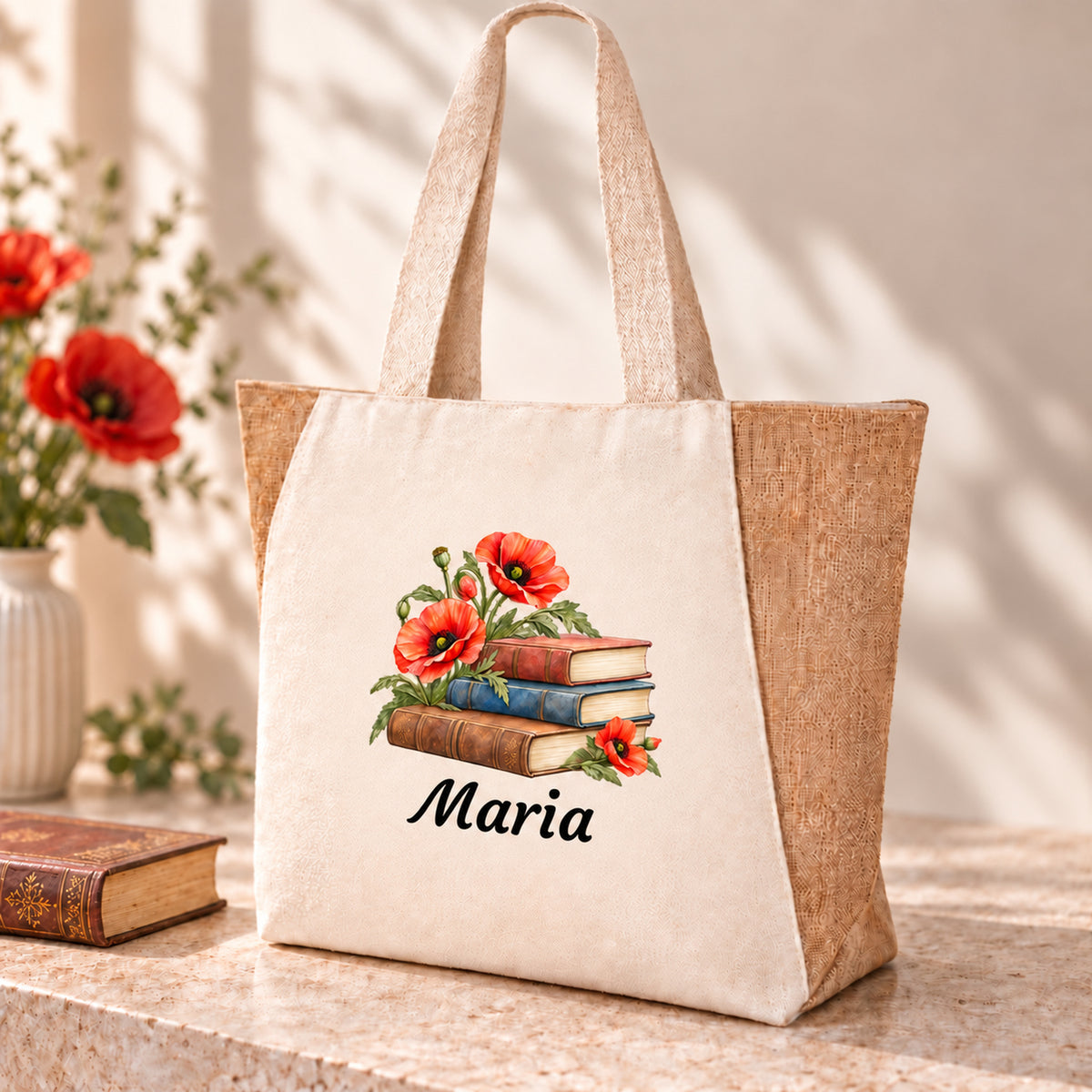 Naturfarbener Shopper mit Wunschname und Bücher und Mohn auf der Vorderseite