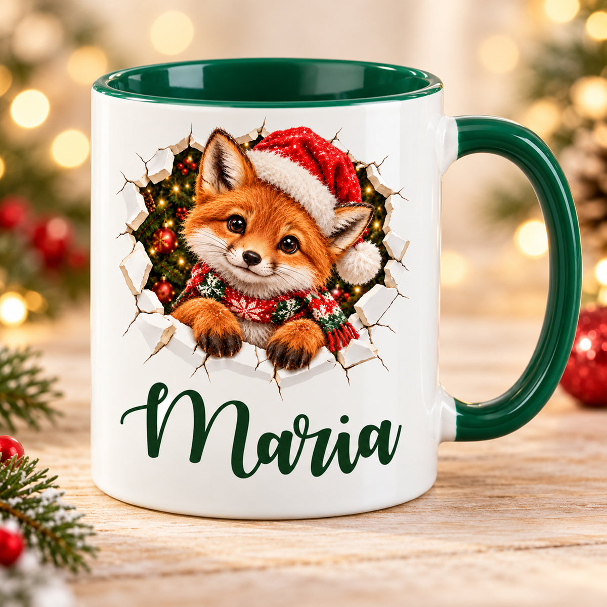 Weiße Tasse mit grünem Henkel und Innenraum, weihnachtlichem Fuchs-Motiv und Wunschname in Bruch-Optik