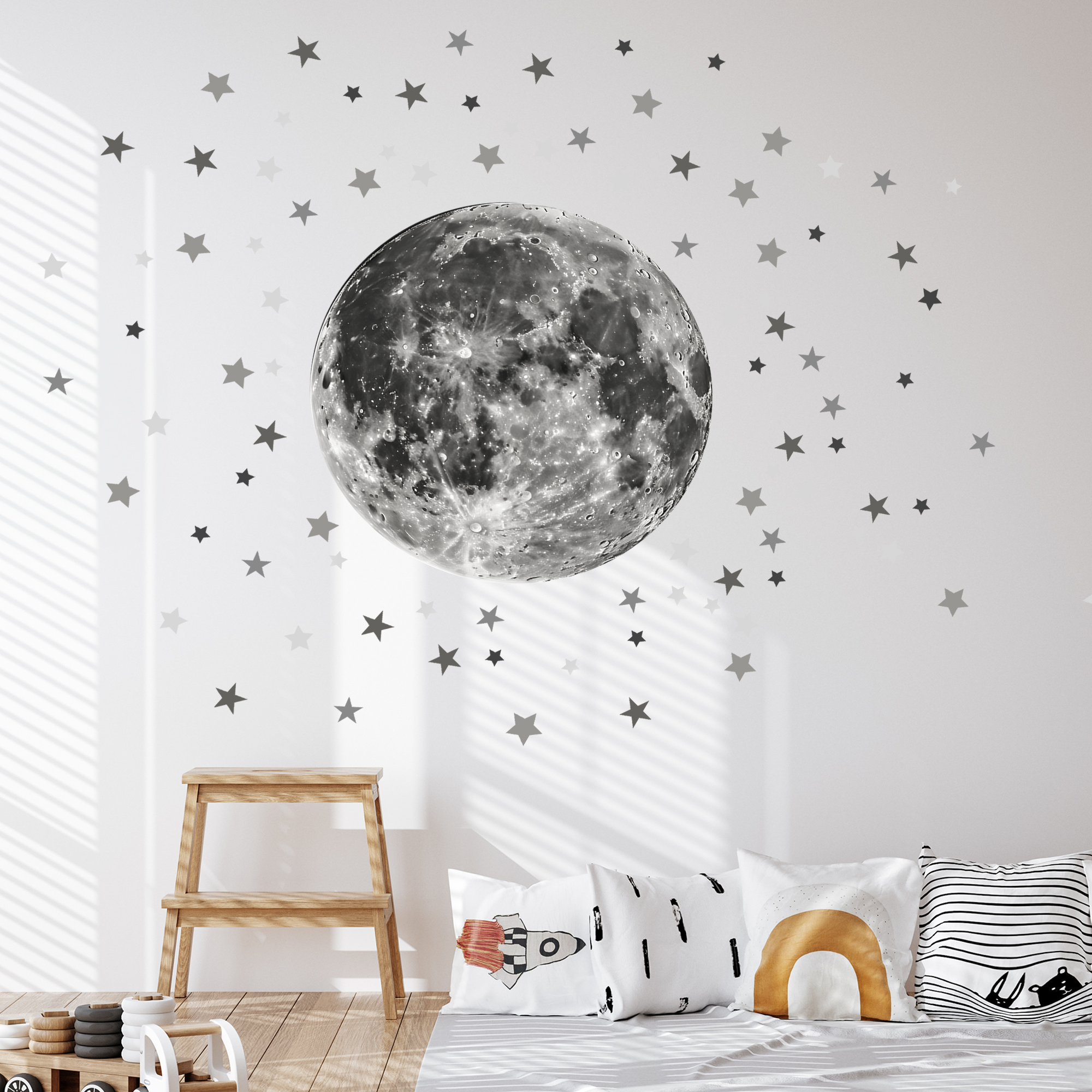 Wandtattoo Mond mit Sternen an weißer Kinderzimmerwand