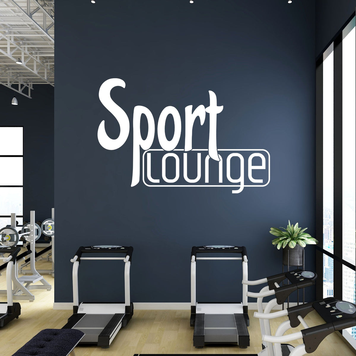Sport Lounge Wandgestaltung in Weiß, moderne Fitnessgeräte im Hintergrund.