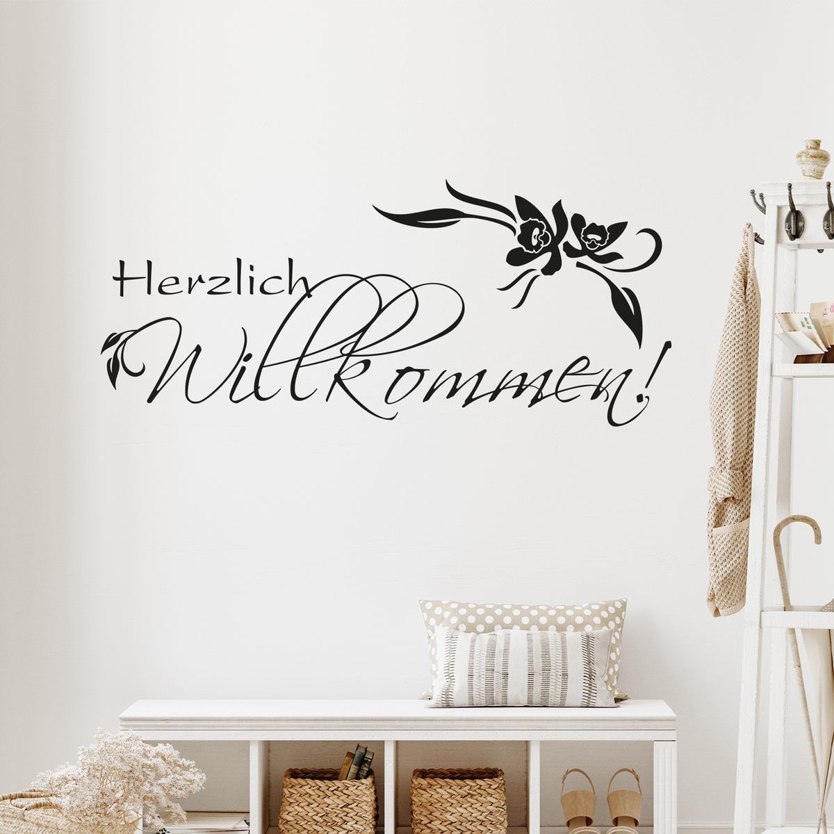 Schwarzer Wandaufkleber mit dem Text „Herzlich Willkommen!“
